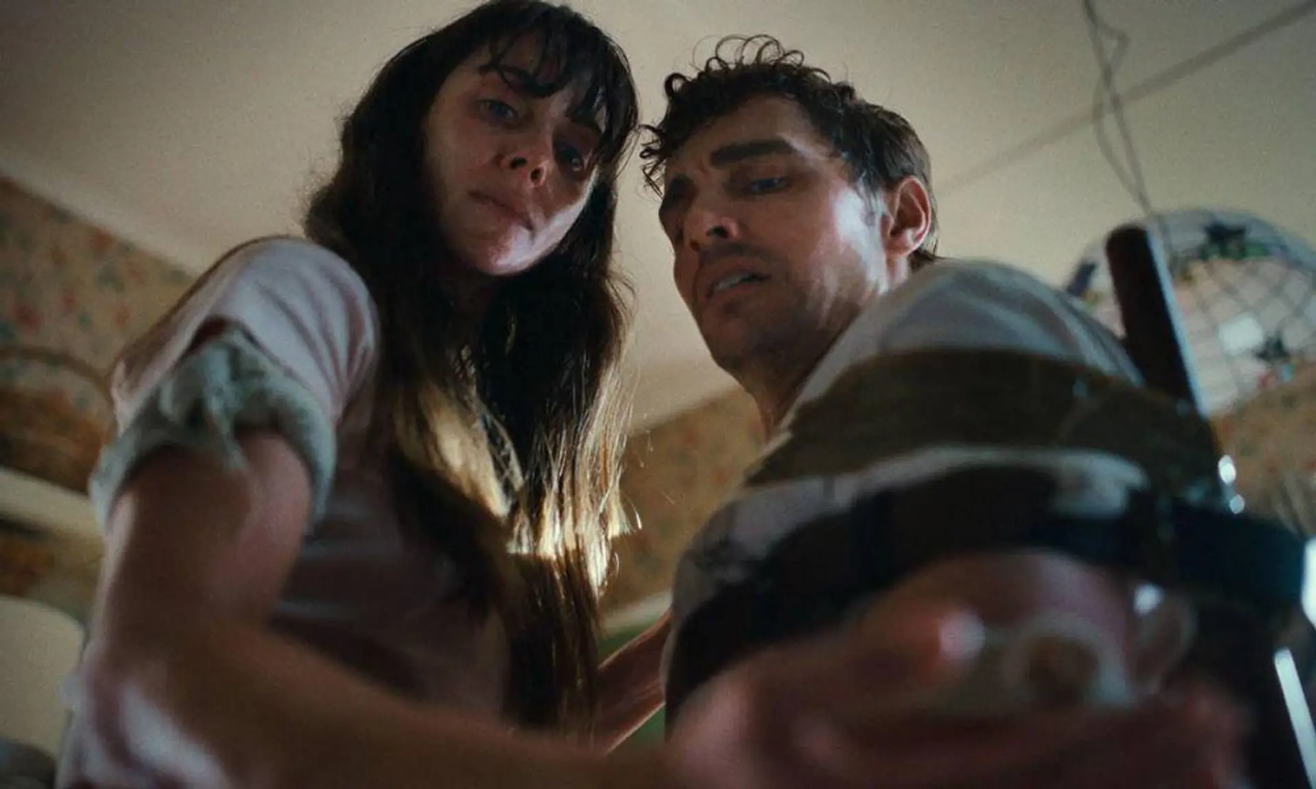 Sinopsis Together Film Body Horror Terbaru Neon
